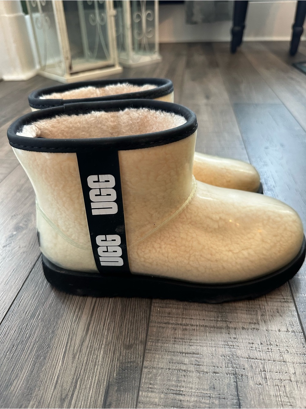 UGG Classic Clear Mini Waterproof Boots Cream Black Kids Size 4